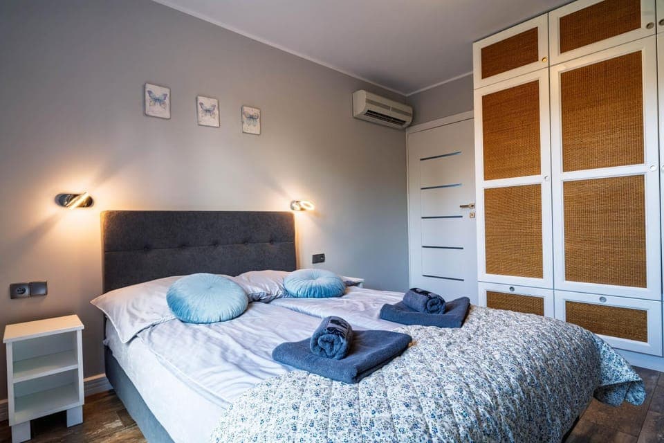 Bed, Photo of the whole room, Bedroom, towels, wardrobe, air conditioner