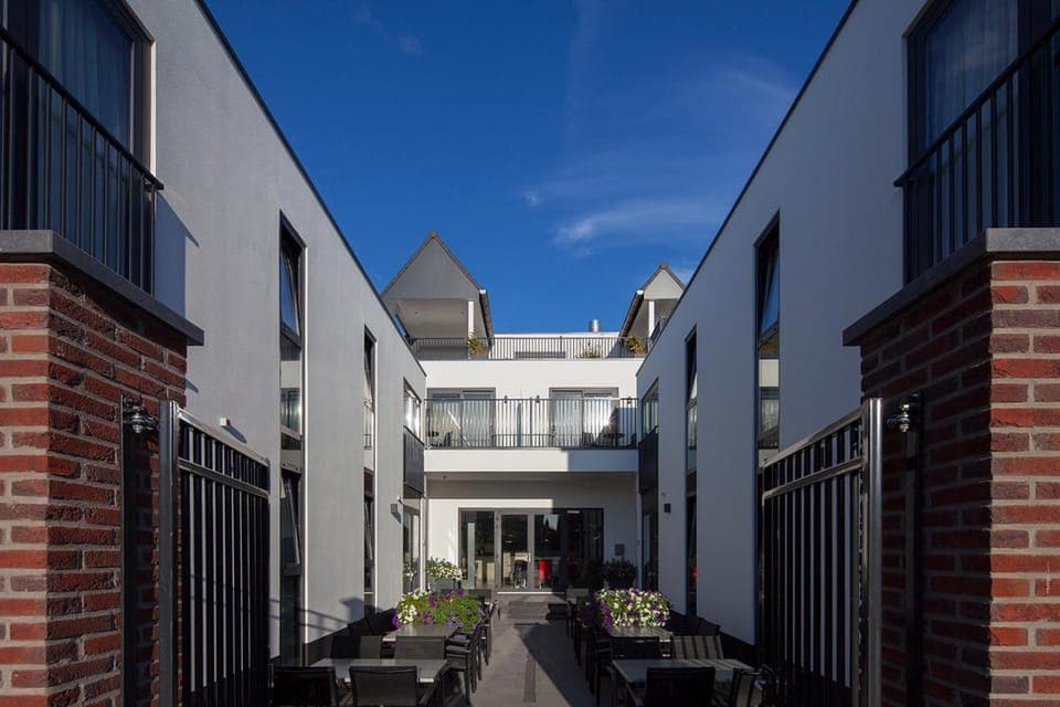 Property building, Facade/entrance