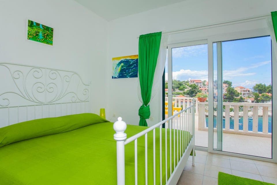 Property building, Bed, Day, Summer, Balcony/Terrace, Photo of the whole room, Bedroom, On site, Sea view