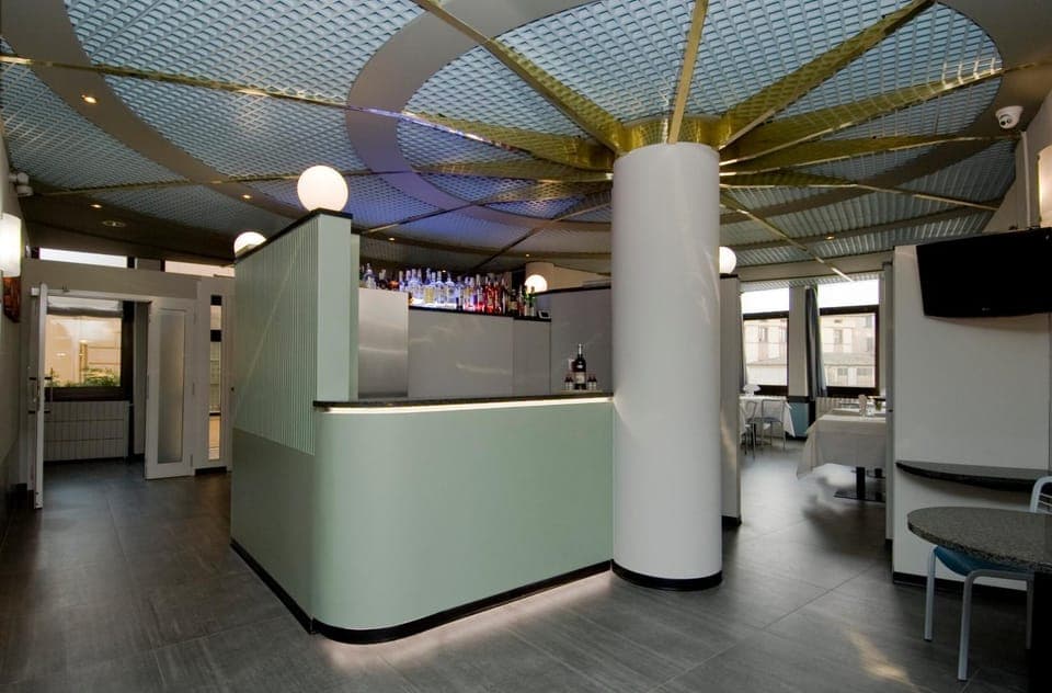 Lounge or bar, Lounge or bar