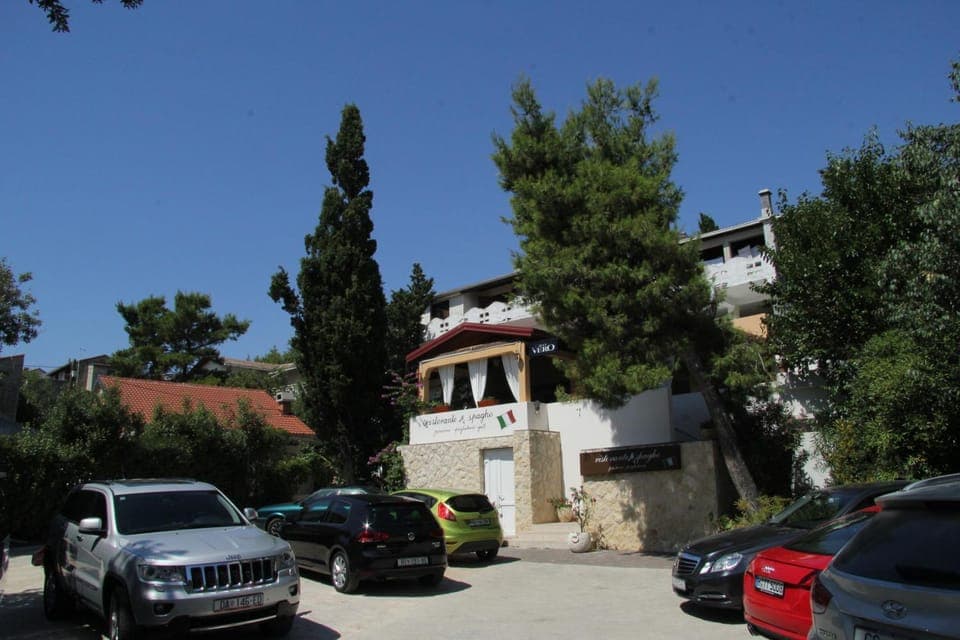 Property building, Facade/entrance