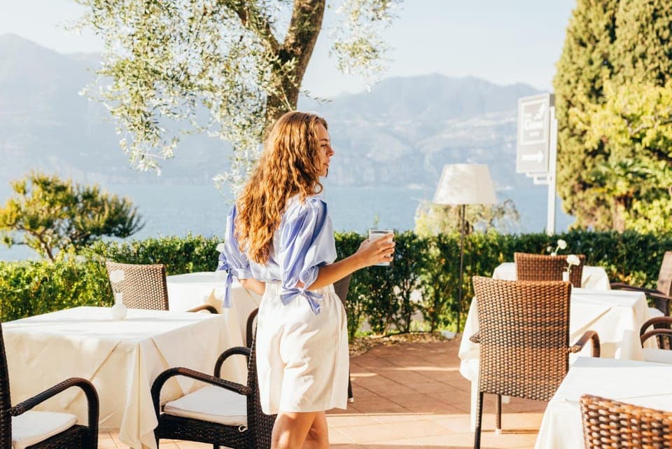 Restaurant/places to eat, Dining area, Lake view, Mountain view