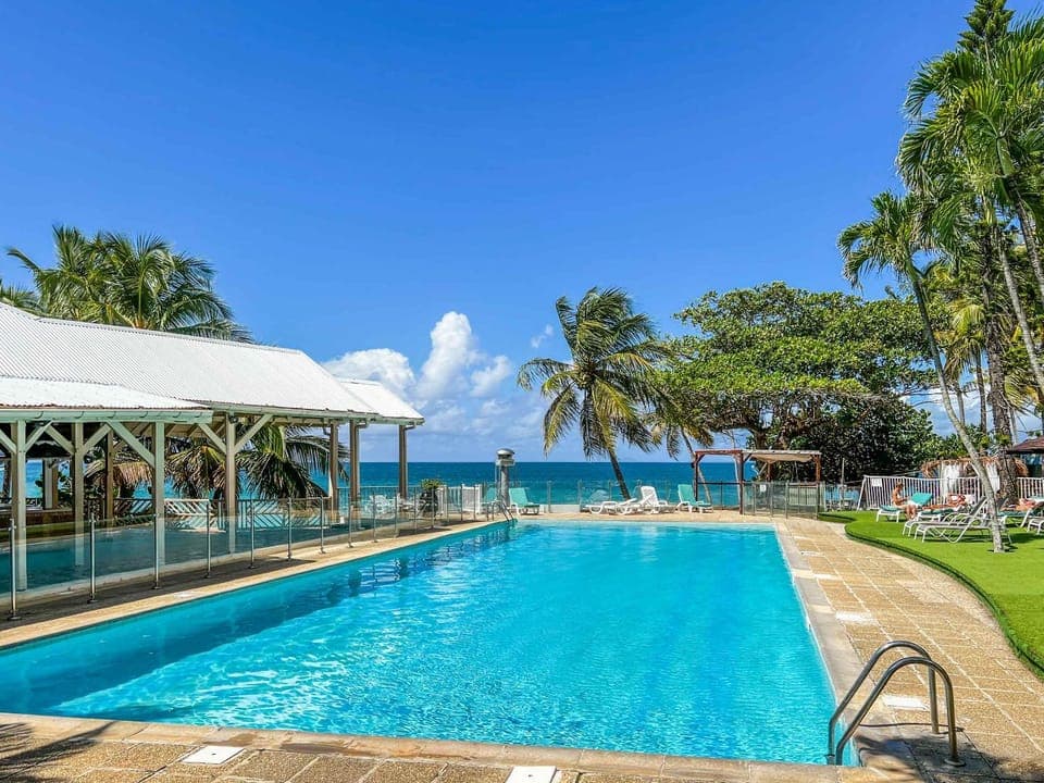 Swimming pool, sunbed