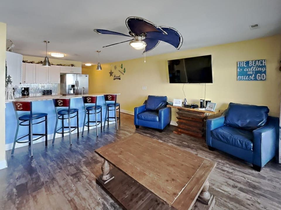 Put-in-Bay Waterfront Condo #206 House in South Bass Island