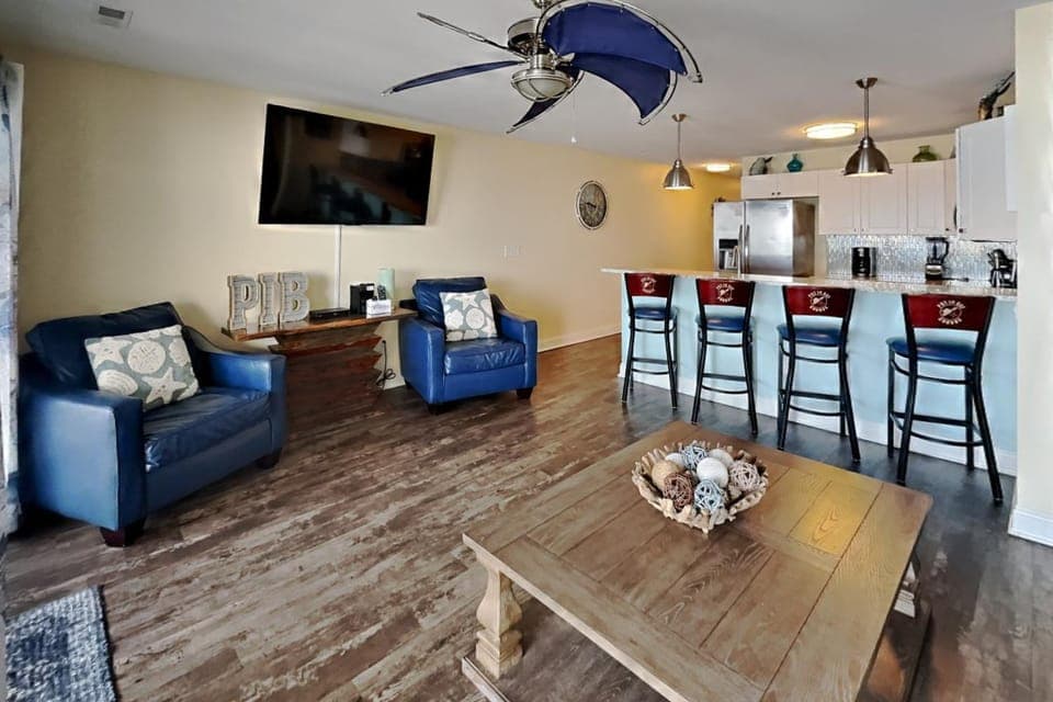 Put-in-Bay Waterfront Condo #207 House in South Bass Island
