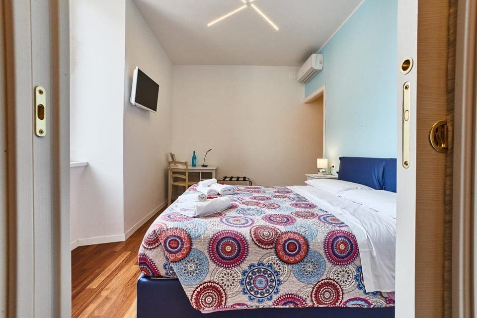 Bed, Photo of the whole room, Bedroom, wardrobe