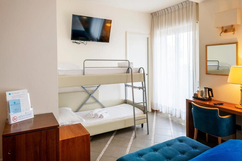 Bed, Bedroom, bunk bed