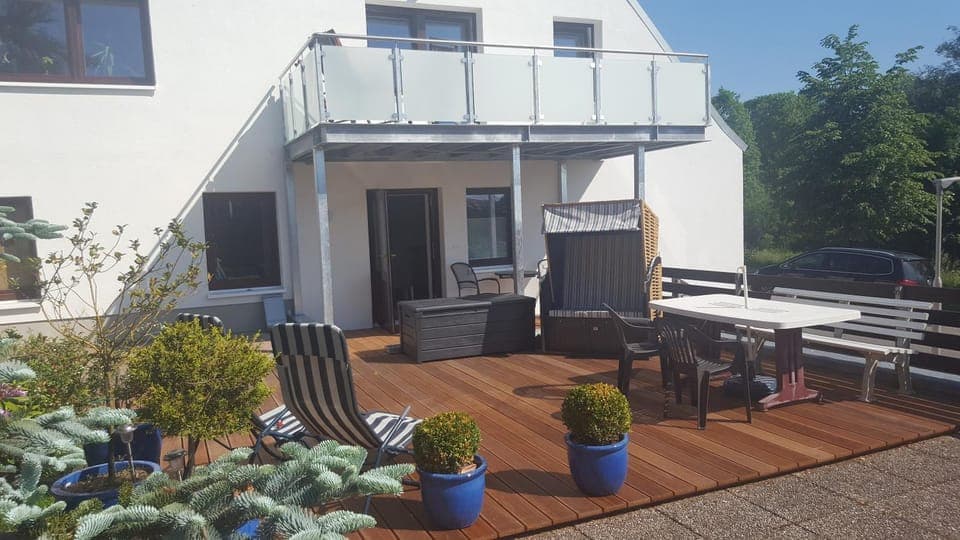 Facade/entrance, Balcony/Terrace