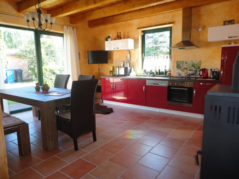 TV and multimedia, Kitchen or kitchenette, Dining area