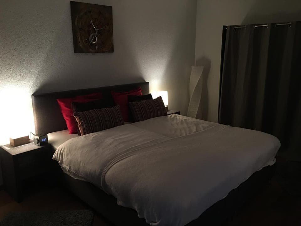 Photo of the whole room, Decorative detail