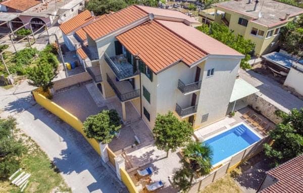 Shower, Toilet, Patio, Bed, Food close-up, BBQ facilities, Garden, Bathroom, TV and multimedia, Coffee/tea facilities, View (from property/room), Balcony/Terrace, Kitchen or kitchenette, Living room, Photo of the whole room, Decorative detail, Seating area, Dining area, Animals, Bedroom, Pets, Guests, Garden view, Lake view, Landmark view, Mountain view, Pool view, Street view, Area and facilities, Swimming pool, children, young children, older children, group of guests, Open Air Bath, Family, Quiet street view, Inner courtyard view, Bath, dishwasher, fireplace, furniture, hair dryier, heating, internet, microwave, minibar, oven, pet friendly, soundproof, storage, stove, toaster, towels, wardrobe, washing machine, kitchen, air conditioner