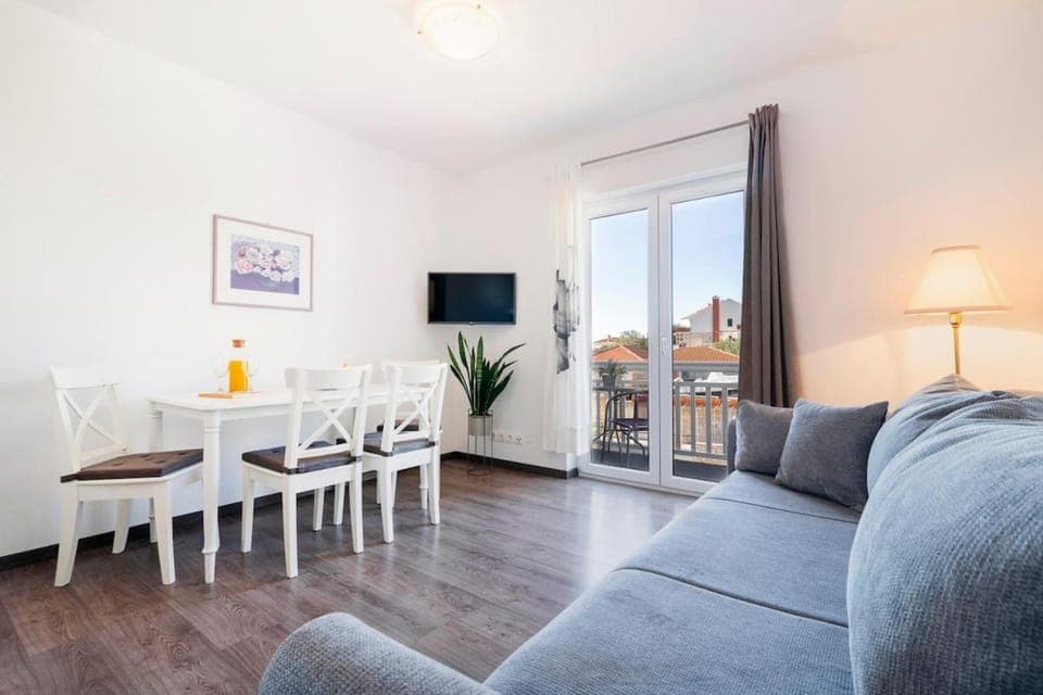 Communal lounge/ TV room, TV and multimedia, Living room