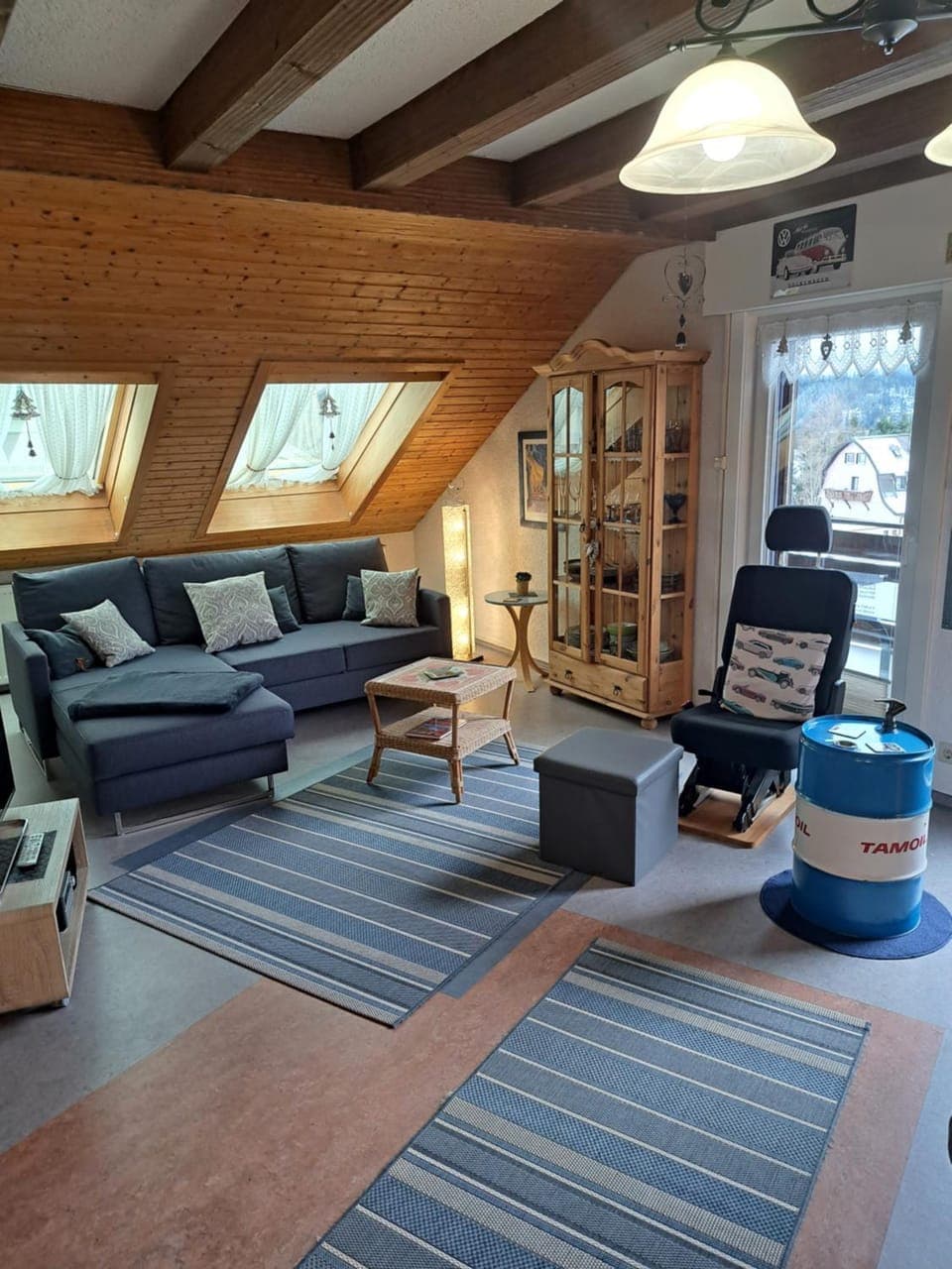 Living room, Seating area