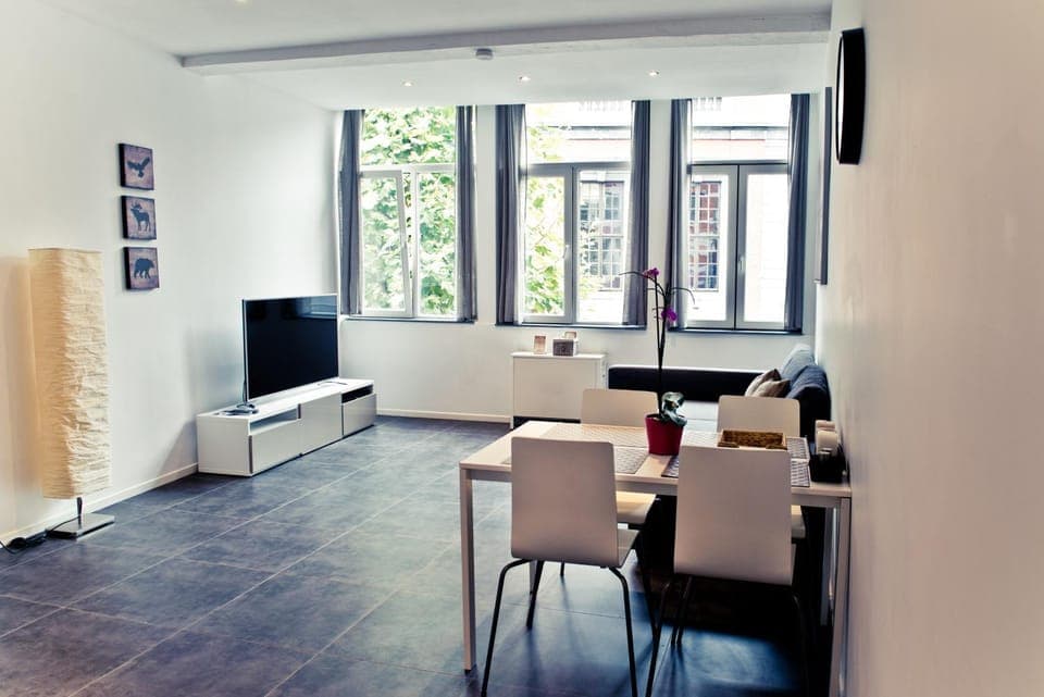 Living room, Dining area