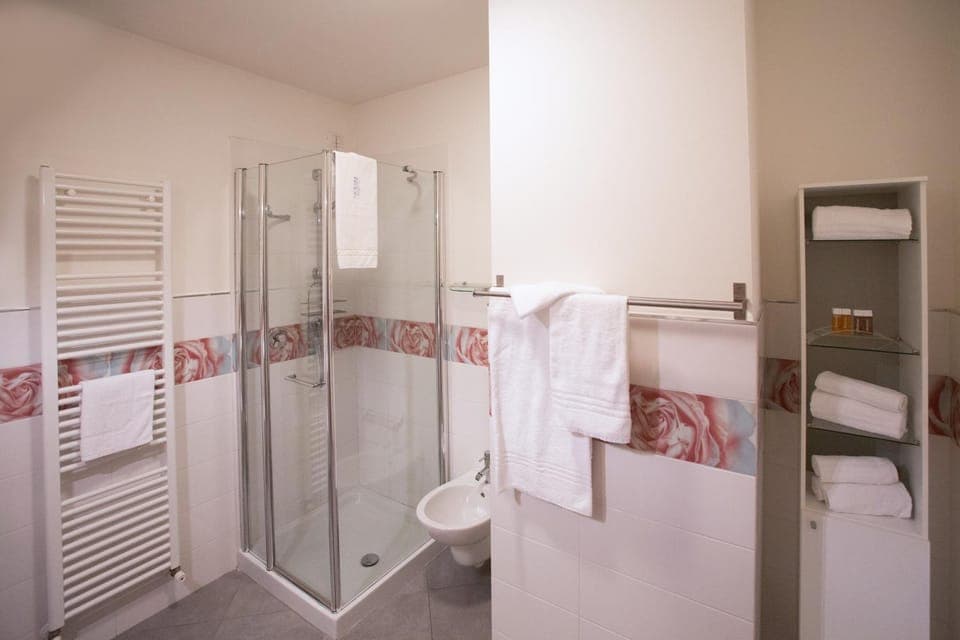 Shower, Bathroom, Bathroom