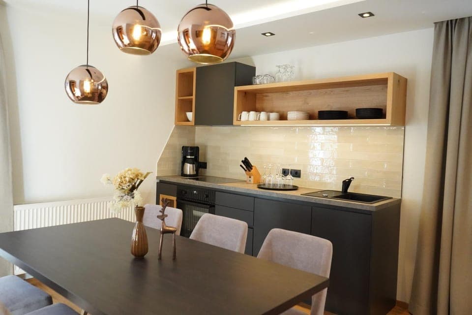 Dining area, kitchen