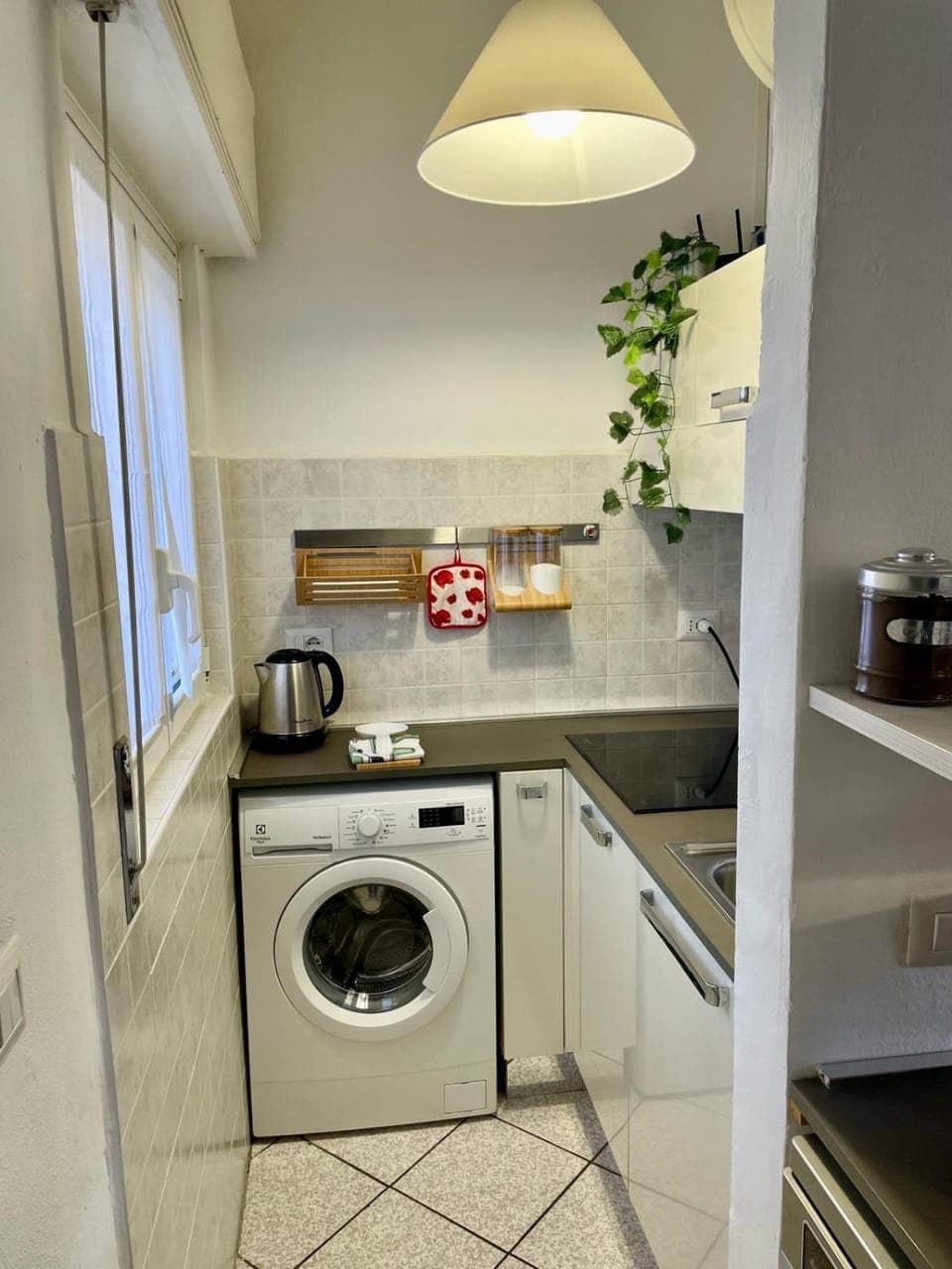 Kitchen or kitchenette, stove, washing machine