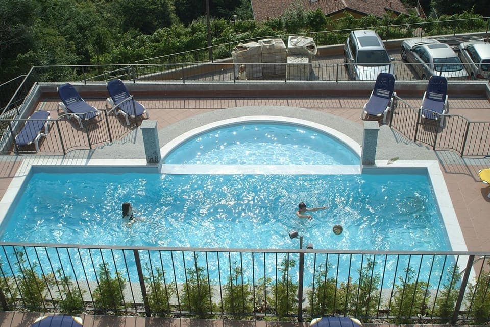 Day, Swimming pool, group of guests