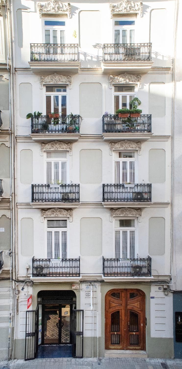 Property building, Facade/entrance, Day