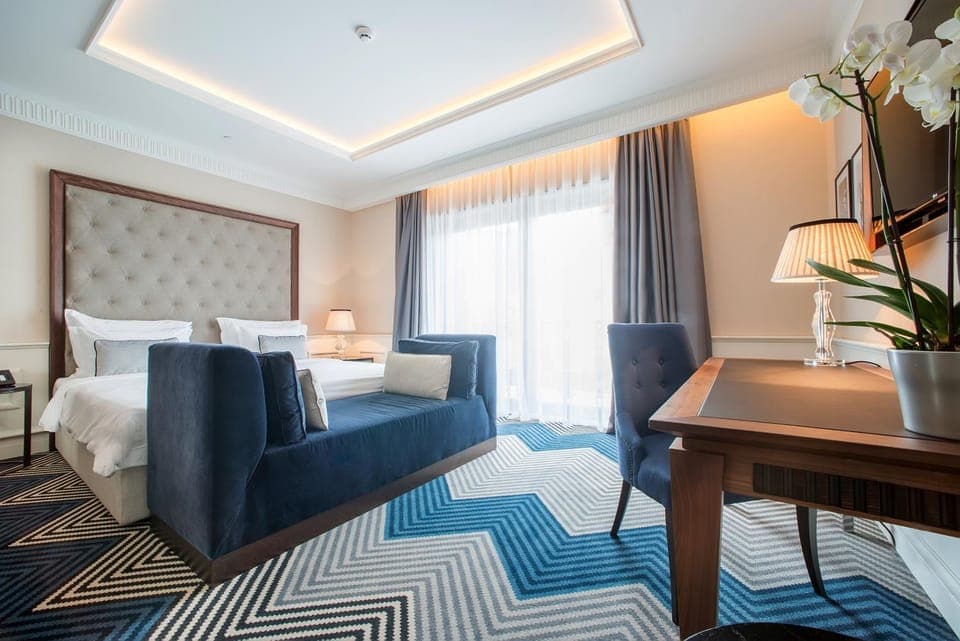 Day, Photo of the whole room