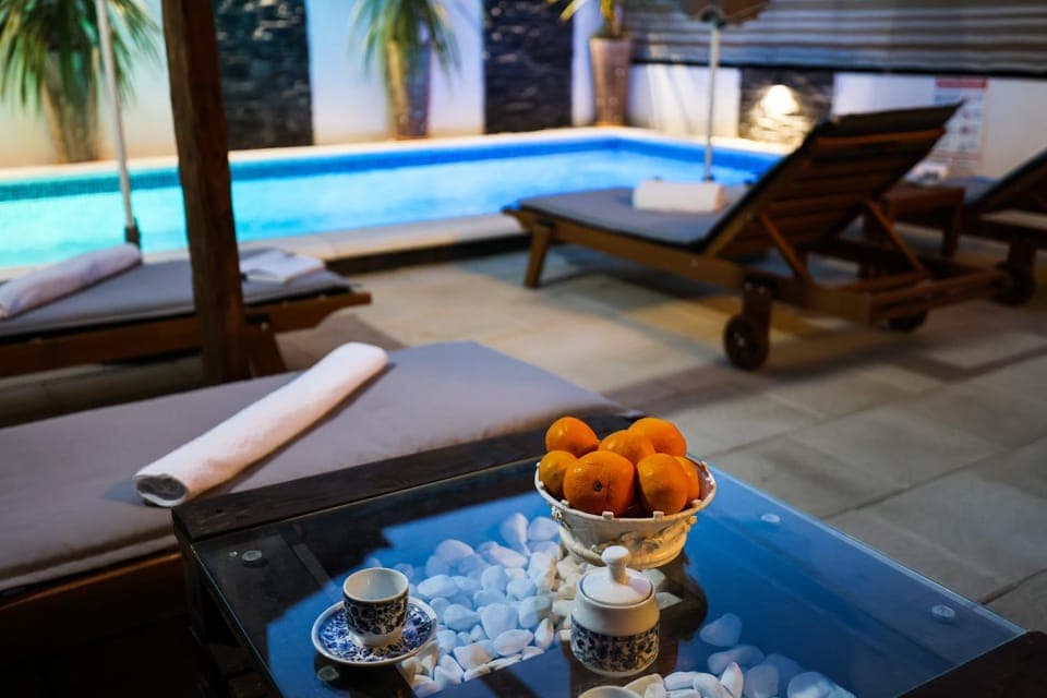 Seating area, Garden view, Pool view, Swimming pool, sunbed
