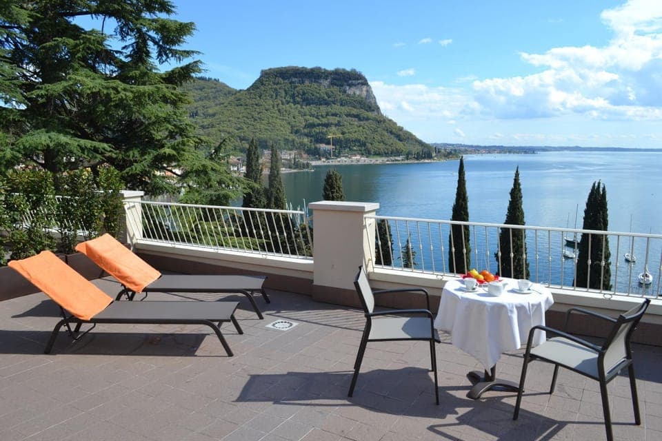 Balcony/Terrace, Lake view