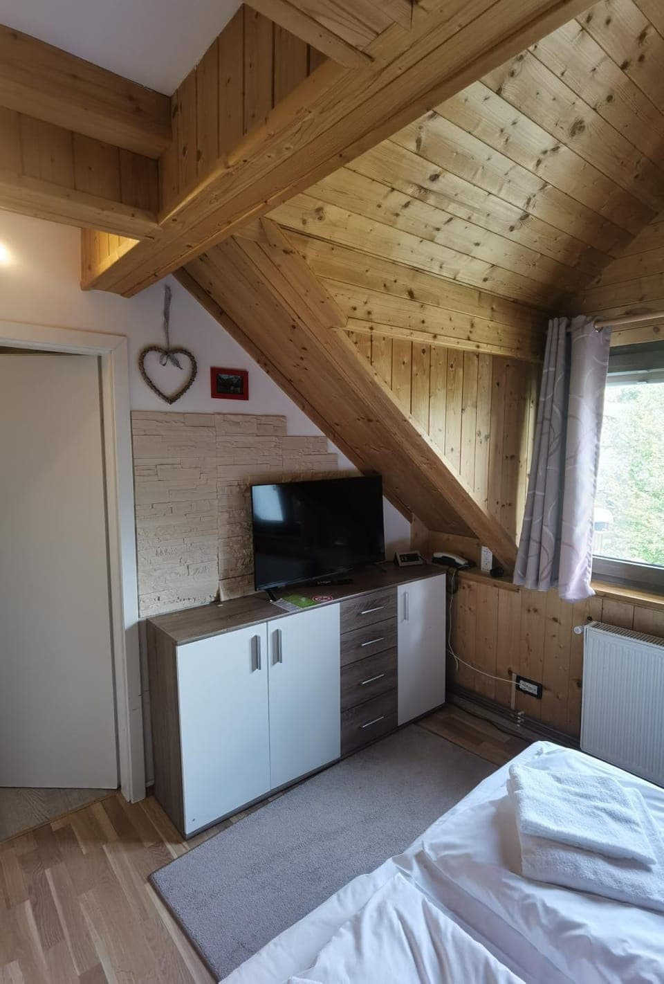 TV and multimedia, Photo of the whole room, minibar