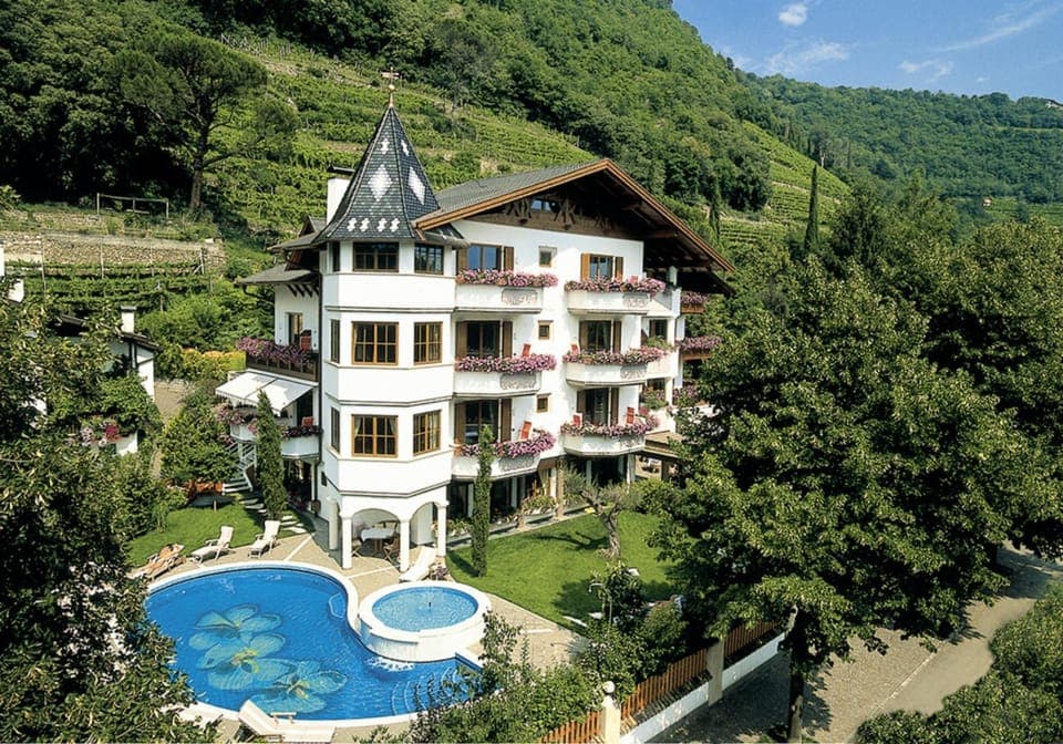 Facade/entrance, Summer