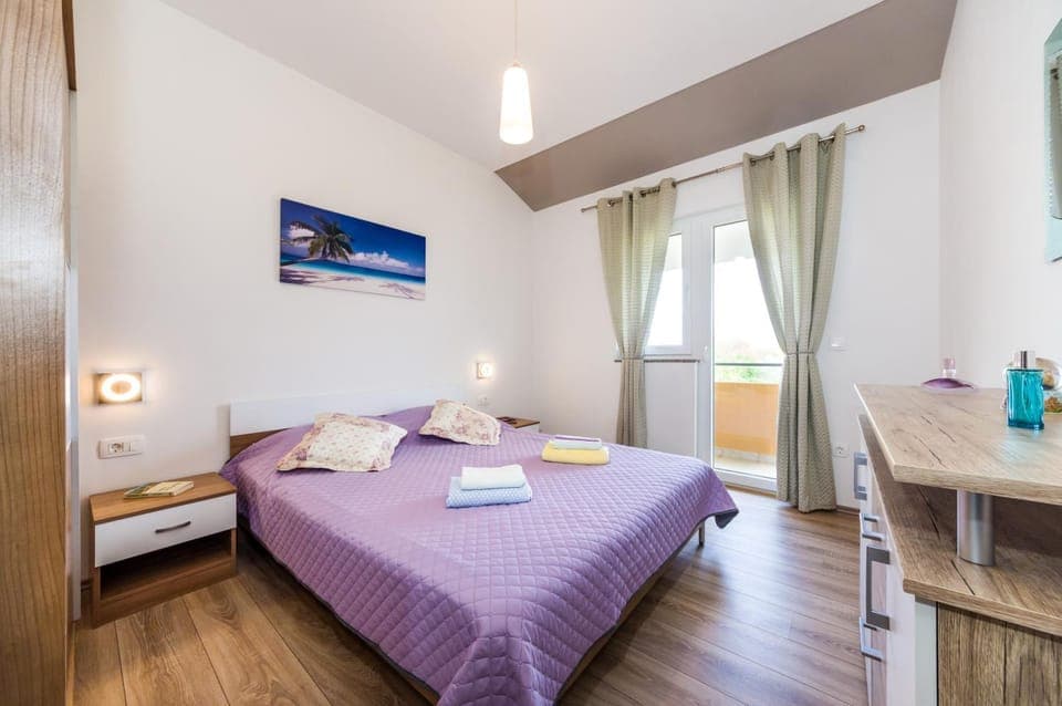 Bedroom, City view, Garden view, Sea view