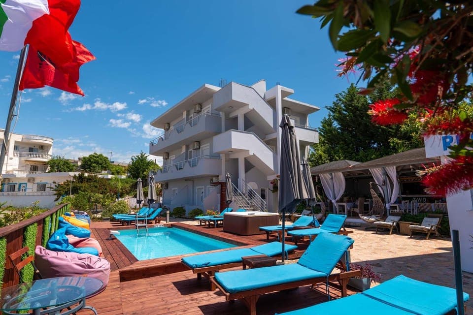 Property building, Day, Pool view, Swimming pool, sunbed