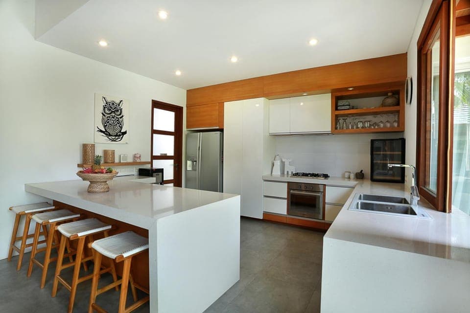 Kitchen or kitchenette, Seating area, Dining area