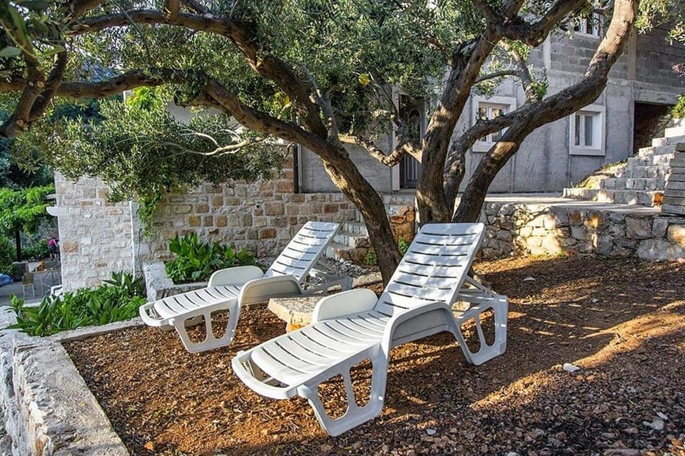 Location, children, Family