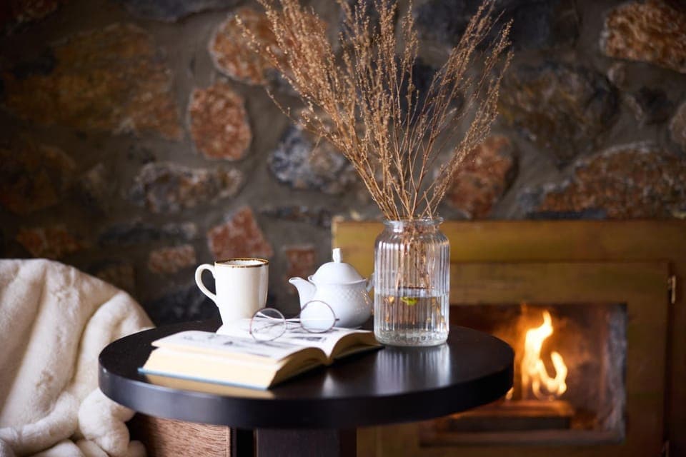 Coffee/tea facilities, fireplace