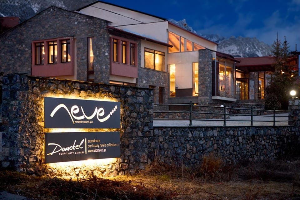 Facade/entrance, Night