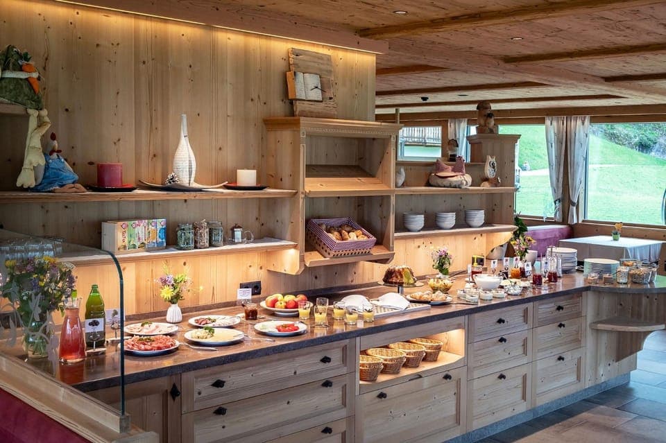 Coffee/tea facilities, Food and drinks, Food, Breakfast, Continental breakfast, Buffet breakfast