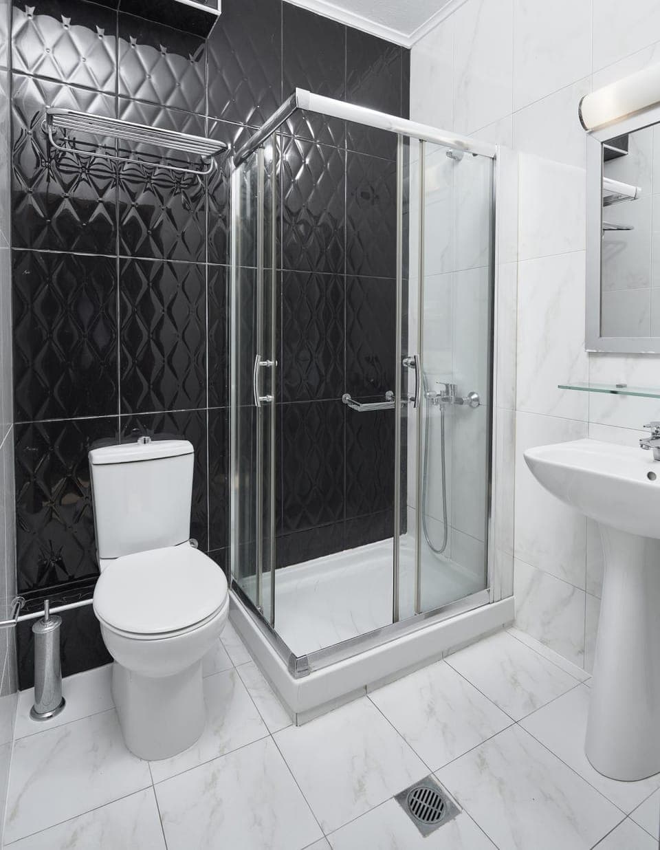 Shower, Toilet, Bathroom, towels