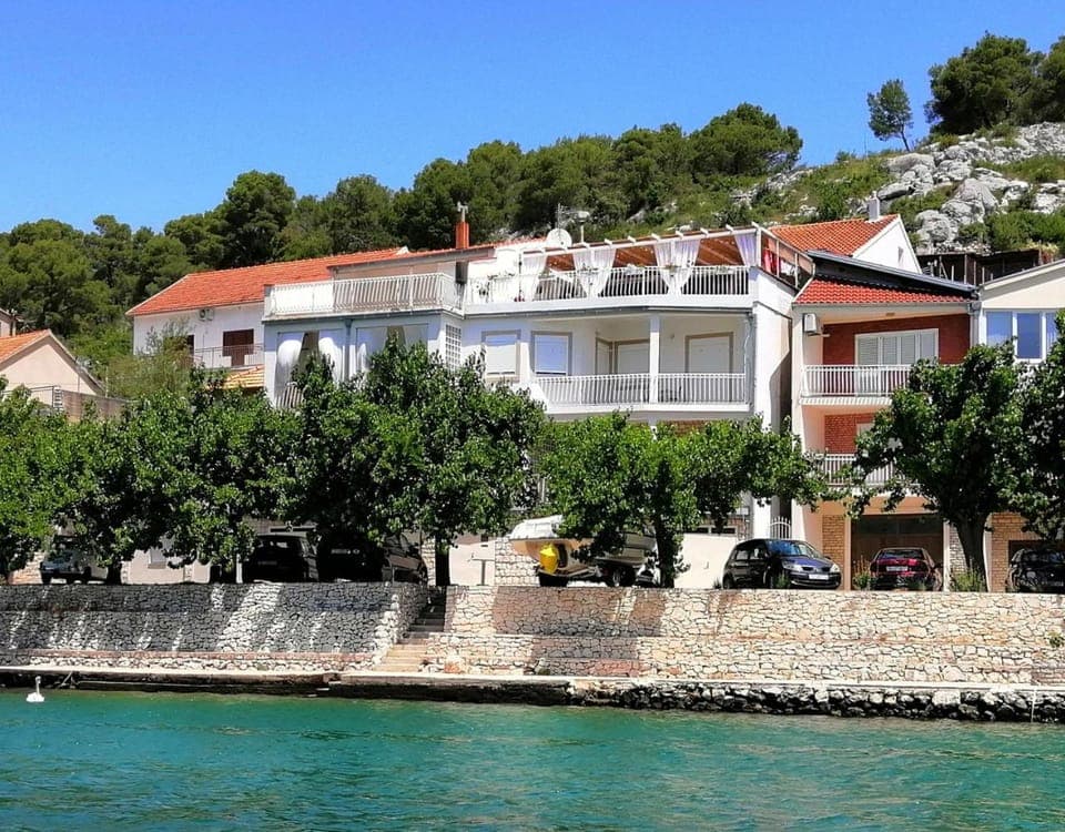 Facade/entrance, View (from property/room), Lake view
