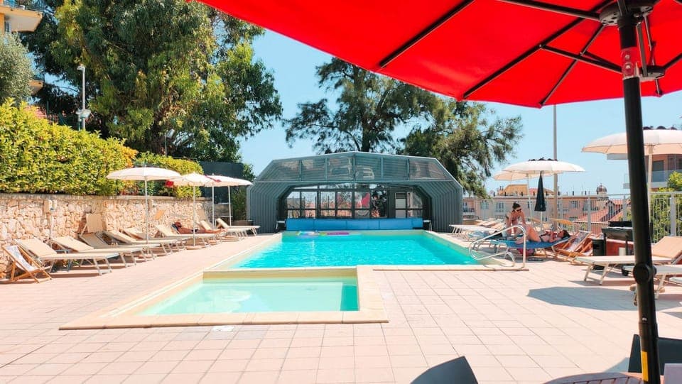 Day, Swimming pool, sunbed