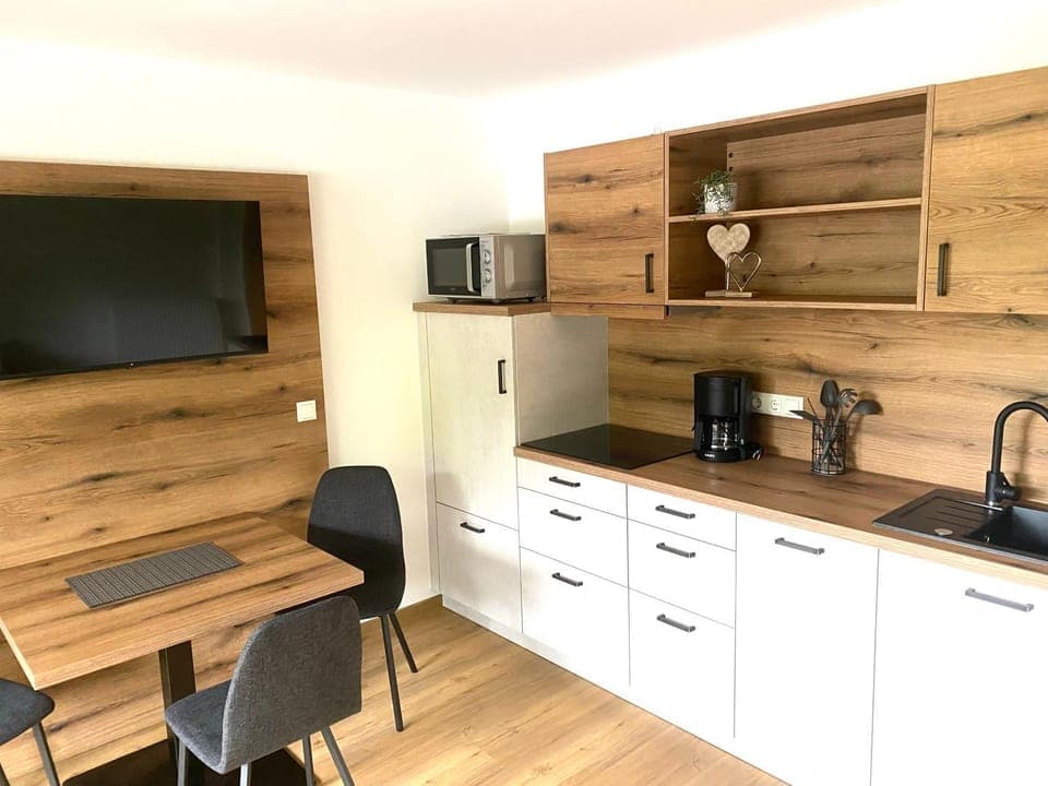 TV and multimedia, Coffee/tea facilities, Kitchen or kitchenette, stove, toaster