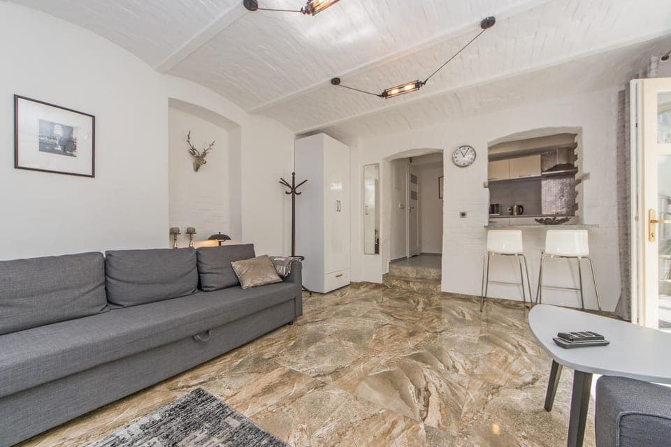 Photo of the whole room, Dining area