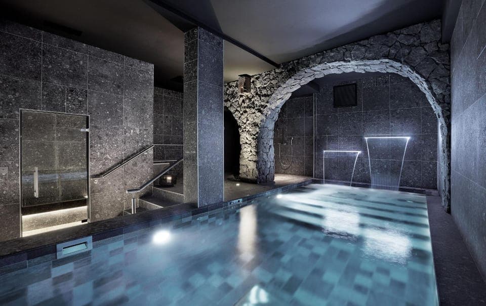 Massage, Sauna, Solarium, Steam room, Spa and wellness centre/facilities, Swimming pool, Swimming pool