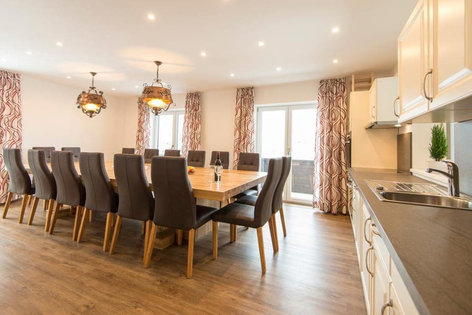 Kitchen or kitchenette, Seating area, Dining area