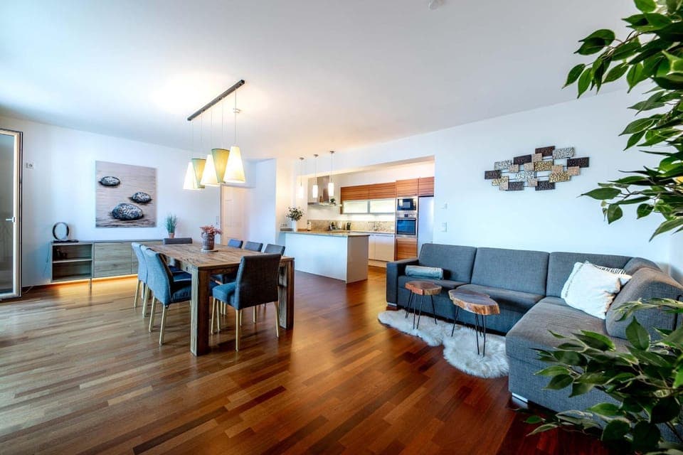 Communal lounge/ TV room, TV and multimedia, Kitchen or kitchenette, Living room, Seating area, Dining area, minibar, kitchen