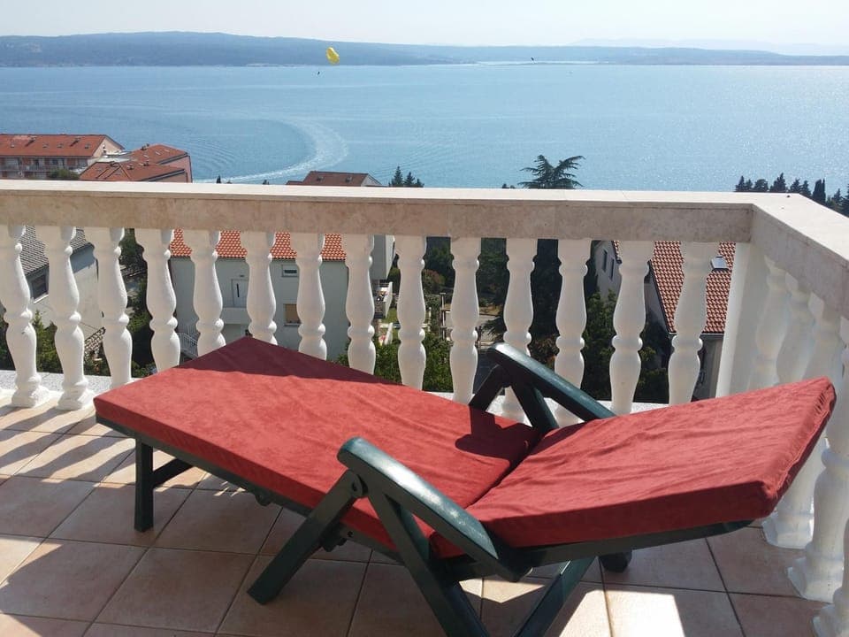 Property building, Balcony/Terrace, Seating area, Sea view