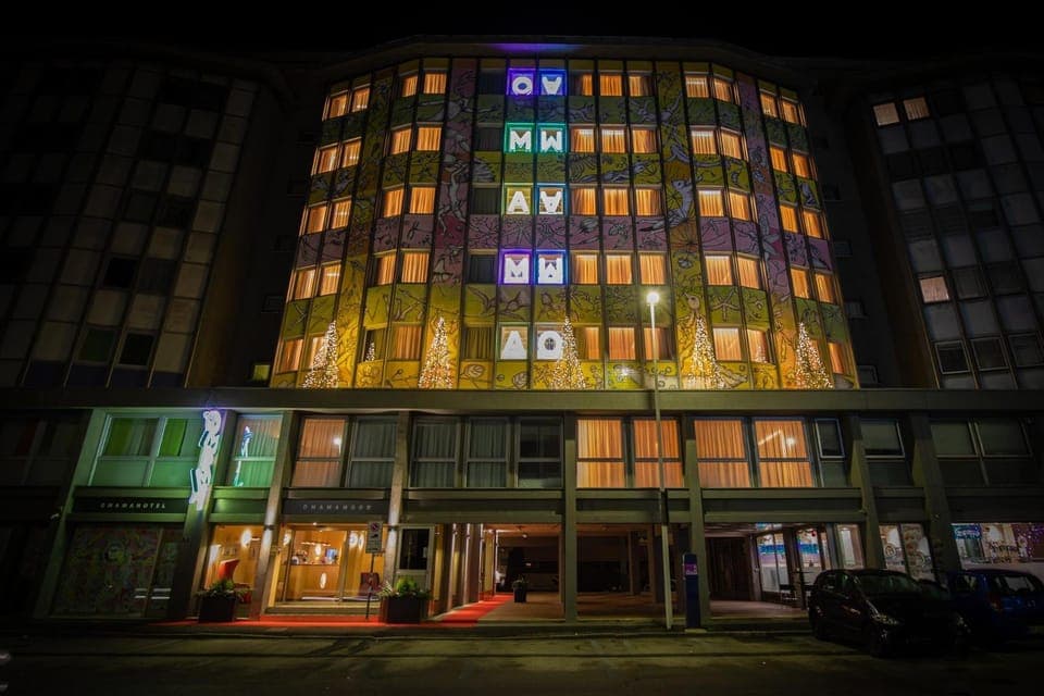 Property building, Facade/entrance, Property logo or sign