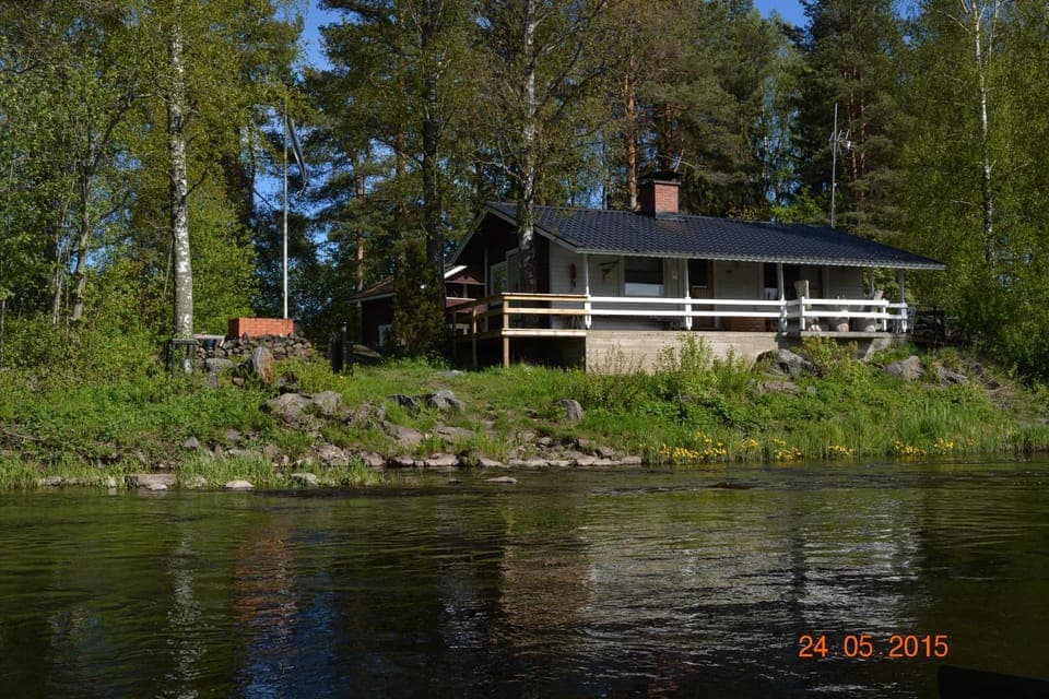 Shower, Property building, Patio, BBQ facilities, Coffee/tea facilities, Balcony/Terrace, Kitchen or kitchenette, Living room, Dining area, River view