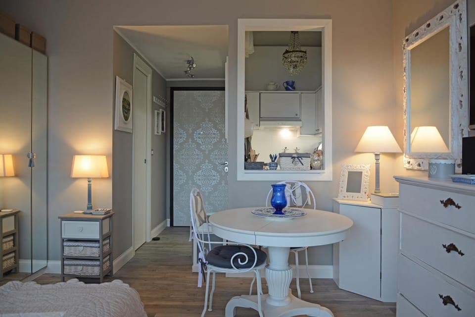 TV and multimedia, Kitchen or kitchenette, Living room, Seating area, Dining area, Bedroom