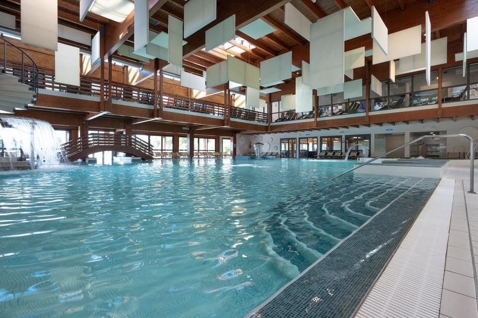 Hot Spring Bath, Spa and wellness centre/facilities