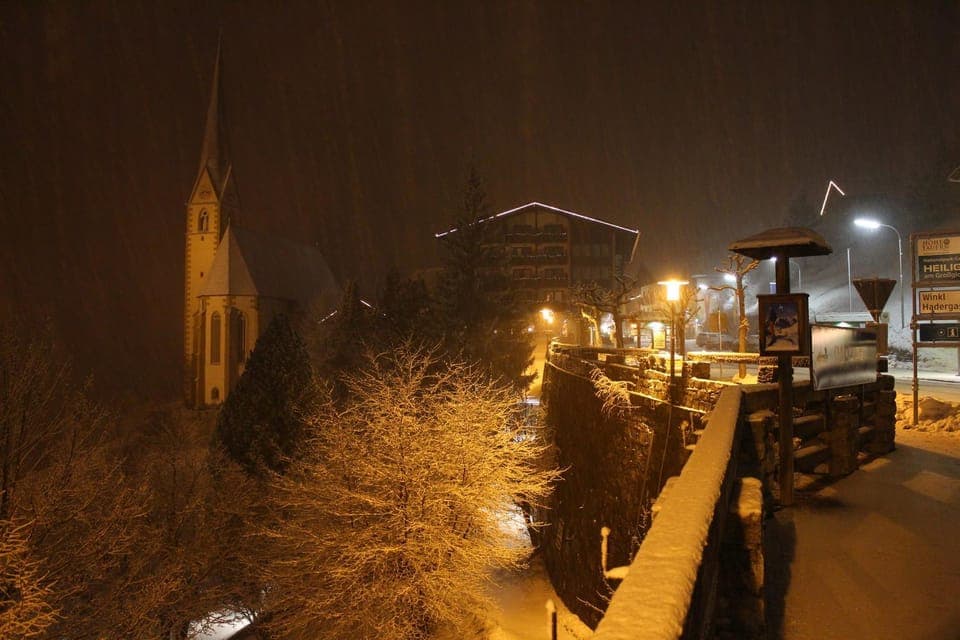 Off site, Night, Neighbourhood, Winter, Other