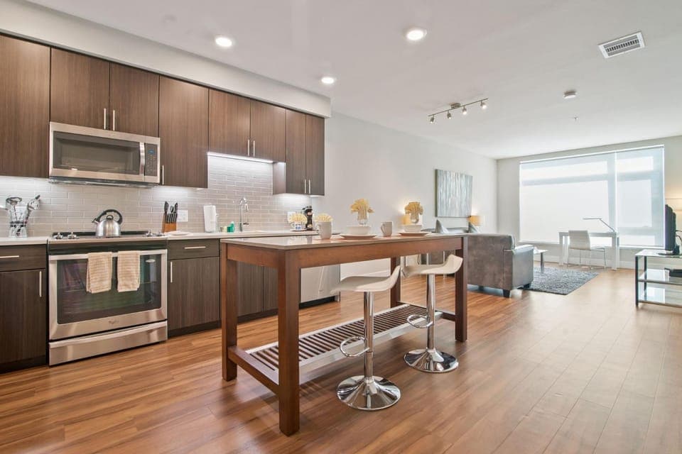 Kitchen or kitchenette, Dining area